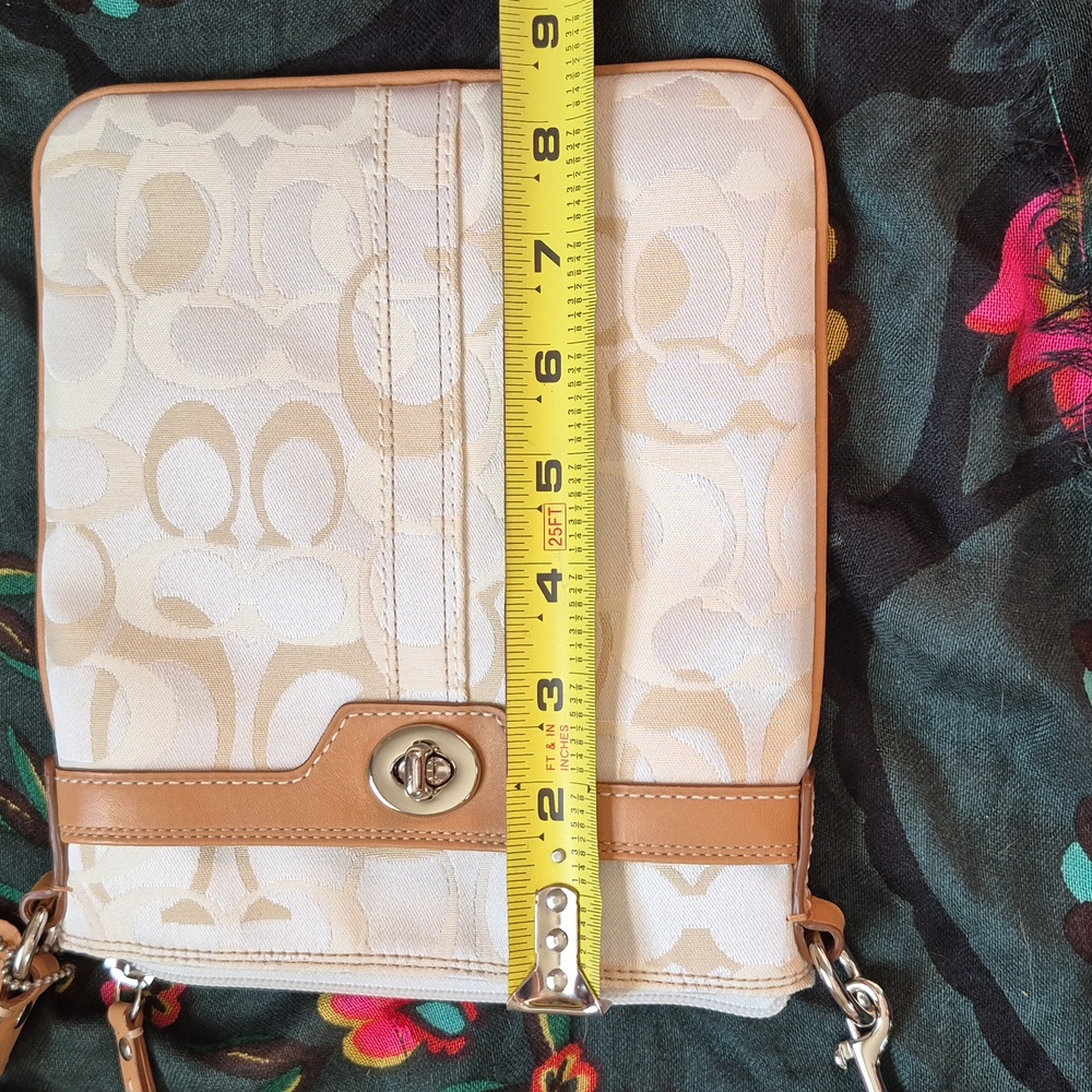 Coach Hampton Op. Art North/South Swinhpack Crossbody, Like New - Picture 12 of 12